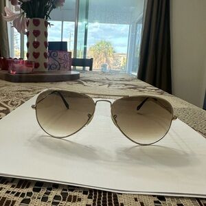 Unisex Ray-Ban Stylish Gold Aviator Sunglasses